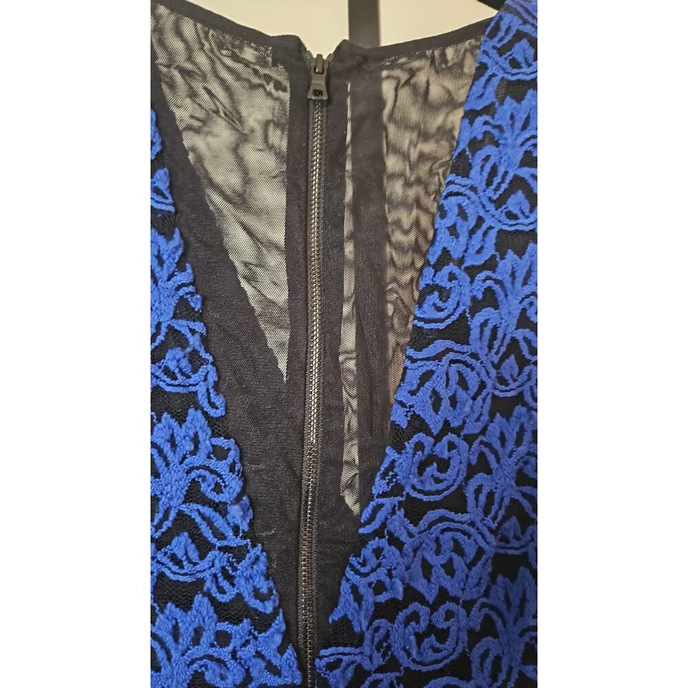 ALICE + OLIVIA KAHLO - Column Dress Coat Lace V-Neck - Picture 6 of 6